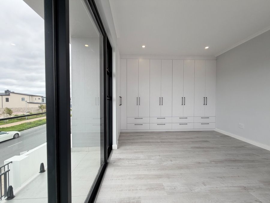 5 Bedroom Property for Sale in Sandown Western Cape